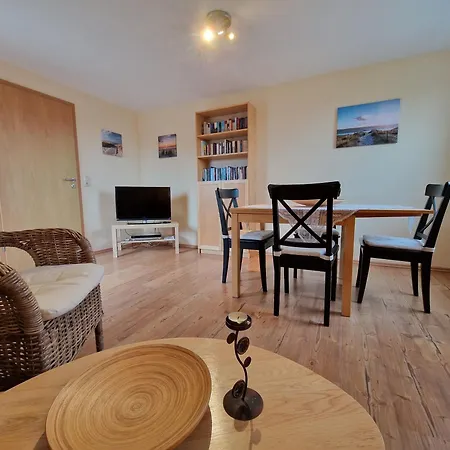 Nr 11 - Bahnhofstrasse * Carolinensiel